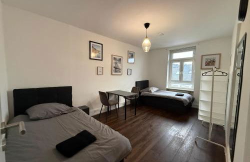 Frankfurt 6 Betten 4 OG FR1 - Foto 2