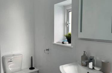 Spacious private cinema guest house - Foto 10