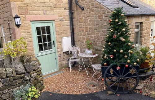 Carr’s cottage Eyam Peak District, - Photo 2