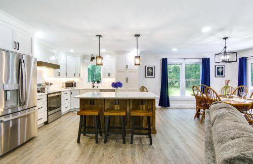 Hot Tub Haven 2 Mi to Beach! Christys Cottage - Foto 4