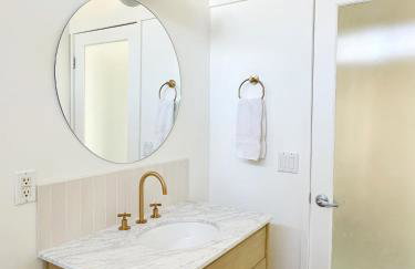 Retro Rendezvous Pool and Spa MidCentury Modern Home - Foto 22