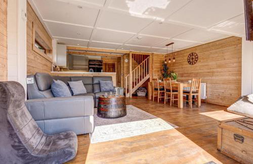 Bluebell Lodge - Photo 1