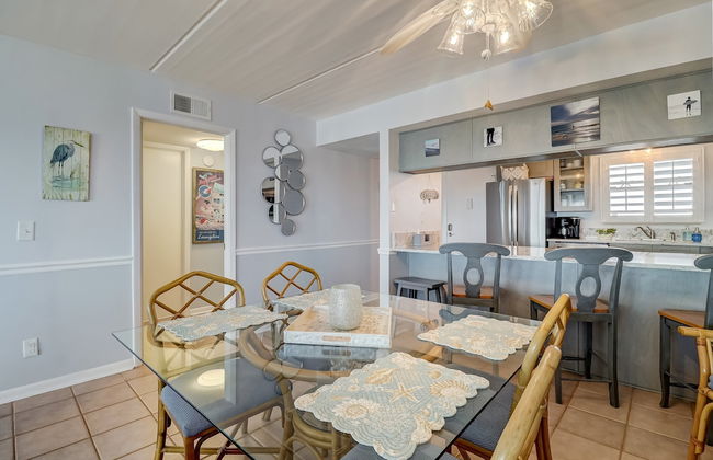 Beach Condo Miles-long Views Sand and Sea, Access to Private Fishing Pier by RedAwning - Foto 19