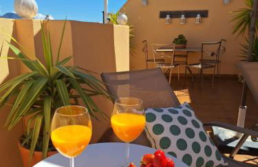 Ático fresco y luminoso con aparcamiento privado - Foto 11