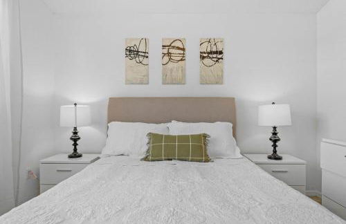 Stunning 4-bedroom Villa w/ Pool - Close to Disney Parks and Gulf Courses! - Photo 25