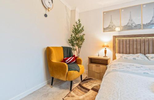 #99 Quirky and Stylish 3-Bedroom - Close to Drayton Manor Theme Park - Sleeps 6 - "Perfect for contractors and Families - Free parking" - Photo 4