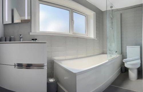 5 Bedroom, 3 Bathroom Modern House with Garden near Hampstead Heath Sleeps 10 - Foto 42