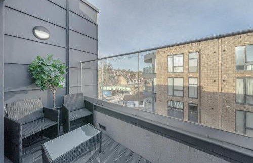 Beautiful 2BR Penthouse Ideal For Families By Charles Richardson ltd Short Term Rentals Couldson - Foto 7