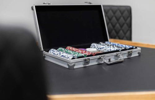 Light-filled retreat w hot tub & firepit - Foto 40