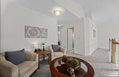 Golden View Townhouse - Walk to Downtown! - Photo 7