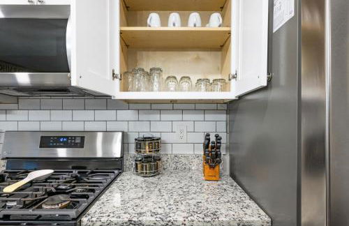 Lots of Hot Spots & Activities Near This Townhome - Foto 20