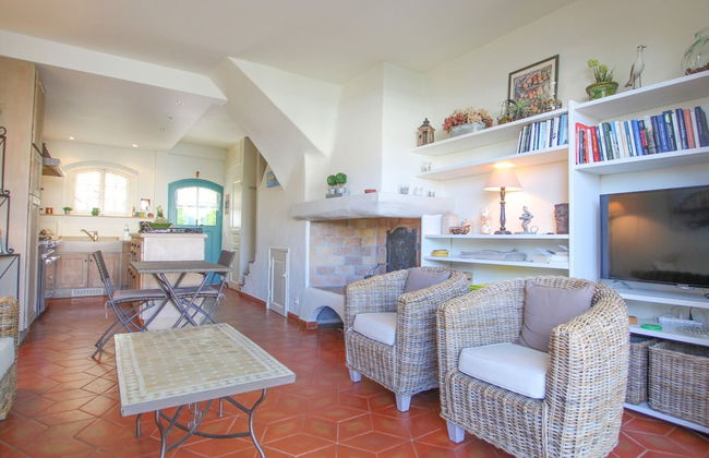 Charming Holiday Home With Terrace - Photo 8