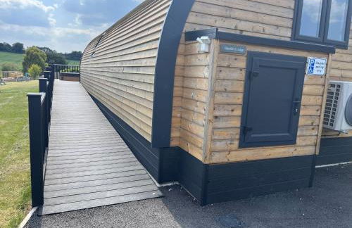 Blackbird Lodge - 2 bed with aircon, hottub, AC, accessible, stunning views - Photo 21