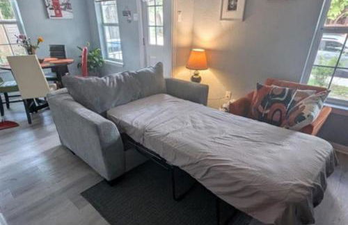 SXSW ready at Cultural Heritage Award winning home -Walk to 6th St, BBQ & Shops - Foto 12