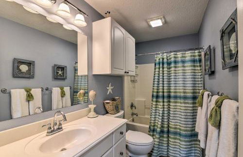Walk to Galveston Beach Pet-Friendly Home with Deck - Foto 20