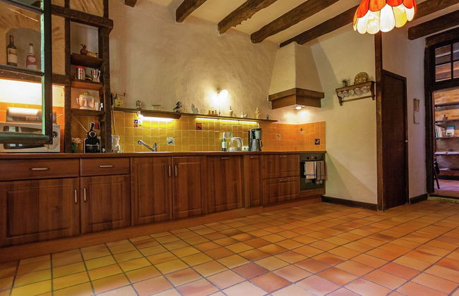 Spacious Farmhouse With Private Heated Pool in a Rustic Garden - Foto 19