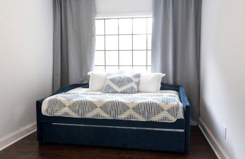 Styled, cozy residential retreat near town center - Foto 14