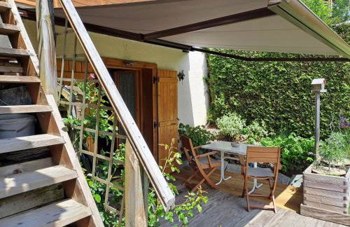 A4 km de Megève très joli studio avec jacuzzi ,vue sur les montagnes au calme - Foto 10