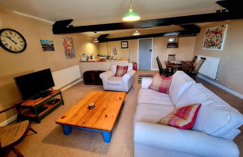 Horse & Farrier Pub - Photo 14