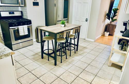 Bright, Stylish & Cozy 2Bed Unit w/Backyard & Grill Close to NYC! - Foto 15