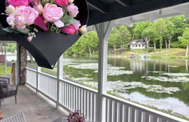 Lakefront Couples Retreat in the Poconos - Foto 1