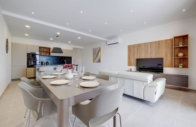 Elegant Sliema Penthouse, Panoramic Terrace - Foto 1