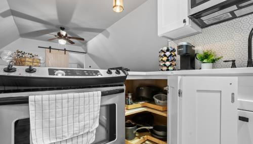 The Loft at Skyline - Foto 4, furniture, towels, stove