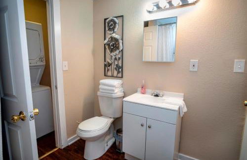 Cozy Downtown Guest House 2br/1ba Sleeps 8 - Foto 28