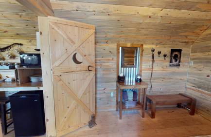 Canyonlands Barn Cabin with Loft, Full Kitchen, Dining Area for Large Groups - Photo 31