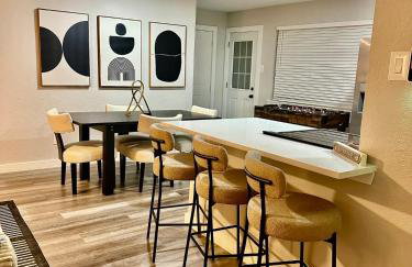 Luxury 4BR Retreat 10 Mins to Downtown & Lake - Photo 11