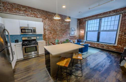 Luxury at 3br 2ba 200mbps Internet - Photo 1