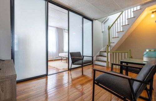 Central 3 Bed 1 Bath in Historic Building - Foto 15