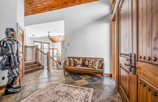 Inuksuk Lodge 4800 sq ft of Excellence - Photo 2