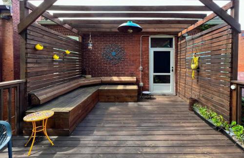 2BR with Workspaces & Deck ABODEbucks - Foto 36