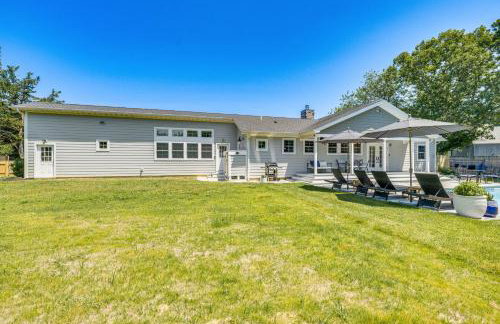 Distinctive Hamptons Home with Pool Near Bay, Ocean - Foto 26