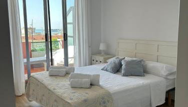 Frente al puerto y junto a la playa del Arenal - Foto 4