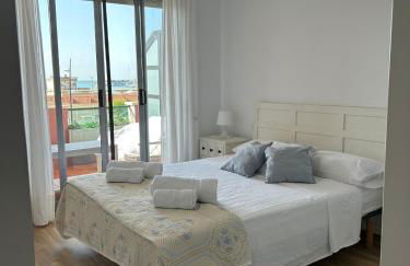 Frente al puerto y junto a la playa del Arenal - Foto 4