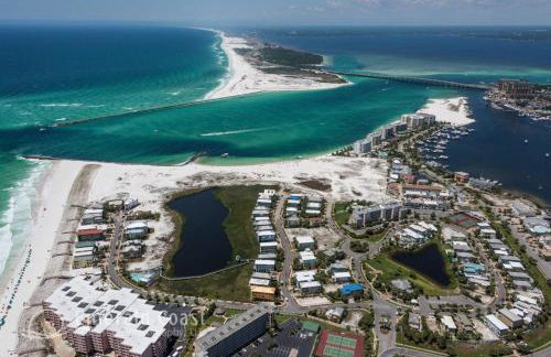 2 Blocks to the Beach! Pool & Golf Cart, Sleeps 21 - Foto 11