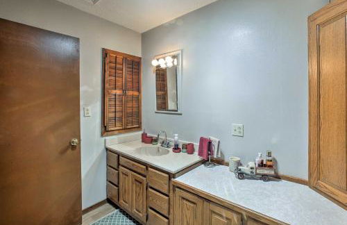 Waterfront Home with Fire Pit on Table Rock Lake - Foto 15