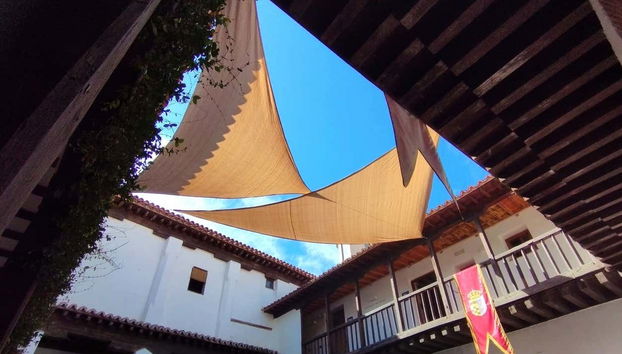 Tour de los misterios y leyendas de Alcalá de Henares - Foto 2, Patio del hospital de Antezana