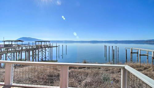 Lakefront Sanctuary with Mount Konocti Views - Foto 2