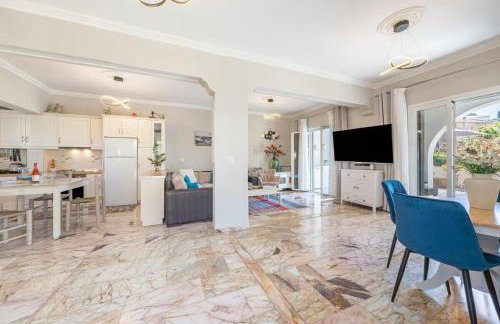 Donna's Luxury home in Kassiopi with Pool 300m to Sea - Photo 5