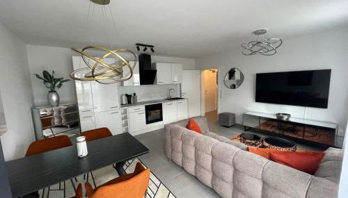 Hochwertige Stilvolle 2 Zimmer Erdgeschoss Wohnung mit großer Terasse und Garten - Foto 1