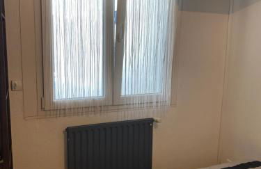 Nancy, Magnifique studio totalement climatisé, meublé, salle de bains et wc séparés, parking privé, cuisine équipée, WIFI - Foto 24