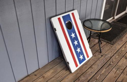 Dog-Friendly w Hot Tub, Fire Pit & River Access - Photo 18