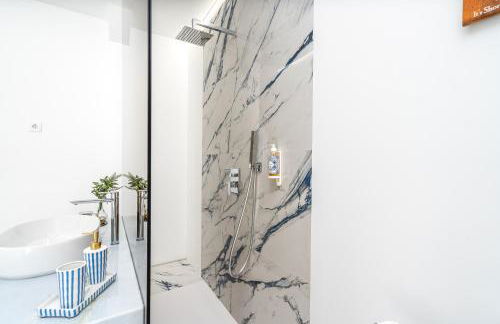 Host Wise - Elegant Loft with Historic Charm & Terrace - Foto 27