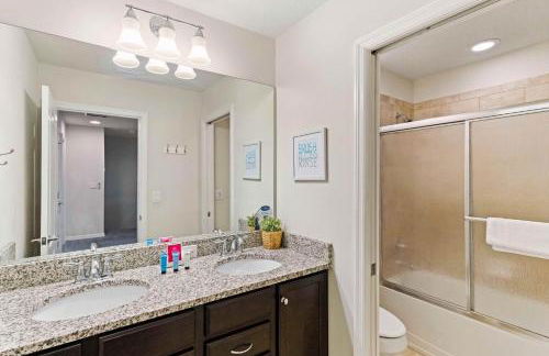 Townhome with Private Pool, BBQ & FREE Waterpark - Photo 42