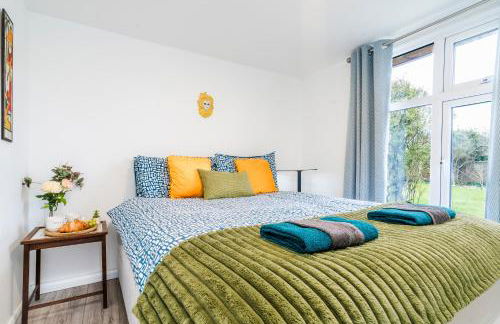 RIVER RETREAT- near Holloway U, Thorpe Park and Heathrow airport - Foto 26