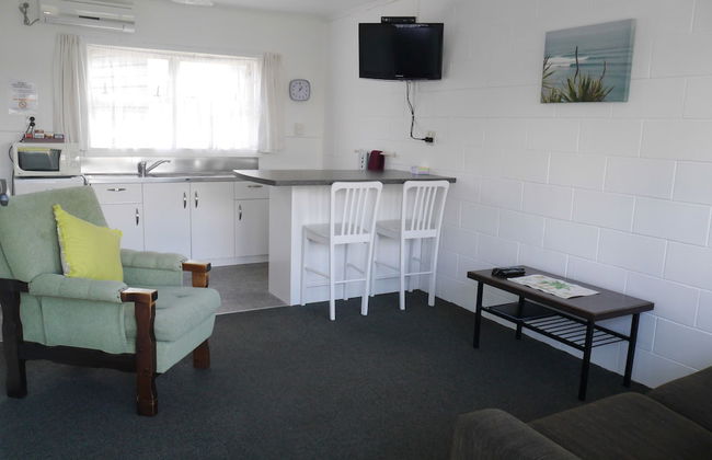 Raglan Palm Beach Motel - Photo 26