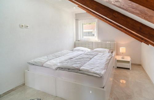 La Perla Apartments - Photo 51